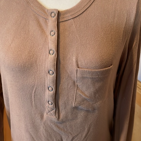 Woman’s long sleeve warm Tee - Picture 5 of 9